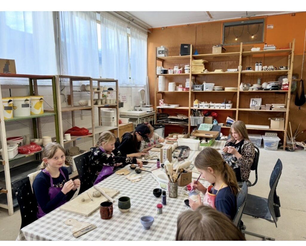 Skapande verksamhet barn 8-15, måndag-torsdag hela juli - Ideella föreningen Hantverkshuset Burgsvik